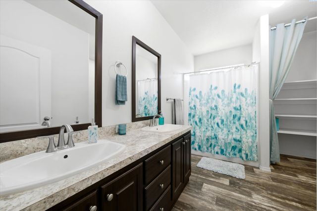 514 14th St, Benton City, WA 99320