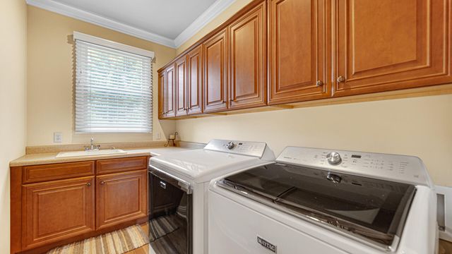 239 Edgewood Drive, Valparaiso, IN 46385