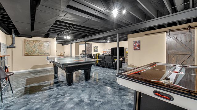 239 Edgewood Drive, Valparaiso, IN 46385