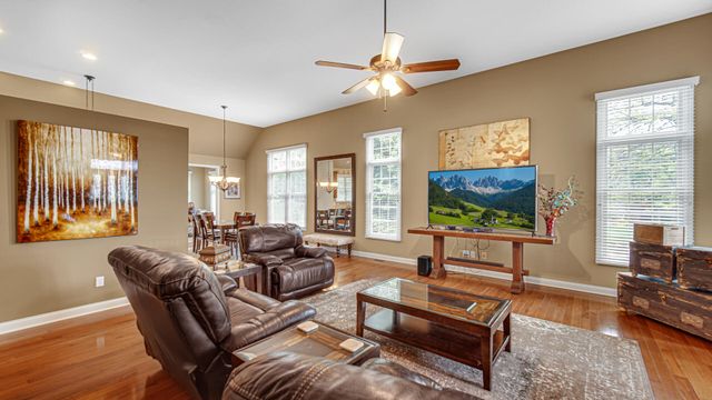 239 Edgewood Drive, Valparaiso, IN 46385