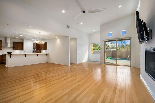 941 Oceo Circle S, Palm Springs, CA 92264