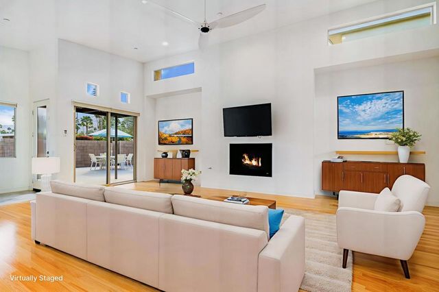 941 Oceo Circle S, Palm Springs, CA 92264