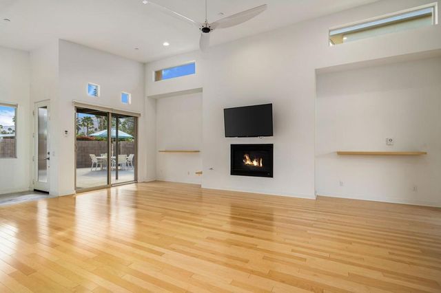 941 Oceo Circle S, Palm Springs, CA 92264