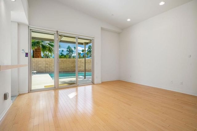 941 Oceo Circle S, Palm Springs, CA 92264