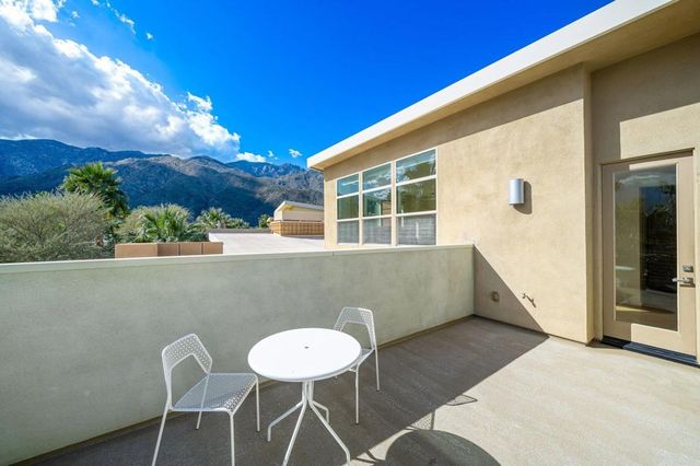 941 Oceo Circle S, Palm Springs, CA 92264