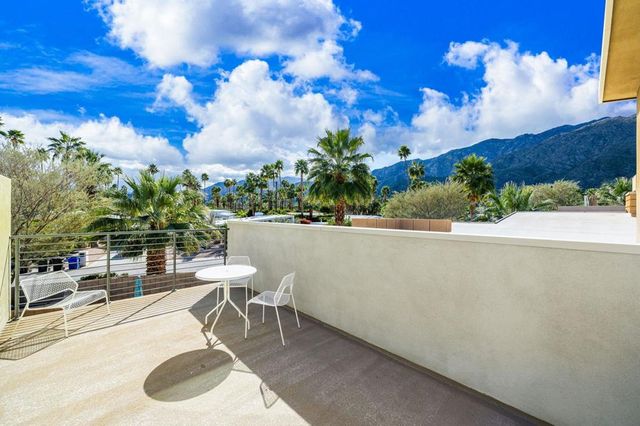 941 Oceo Circle S, Palm Springs, CA 92264