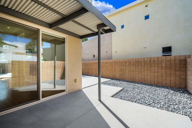 941 Oceo Circle S, Palm Springs, CA 92264