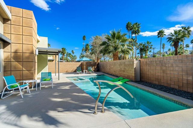 941 Oceo Circle S, Palm Springs, CA 92264