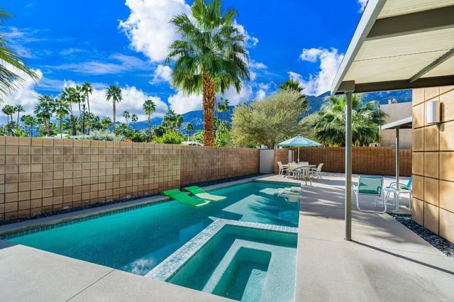 941 Oceo Circle S, Palm Springs, CA 92264