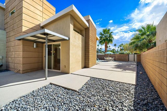 941 Oceo Circle S, Palm Springs, CA 92264