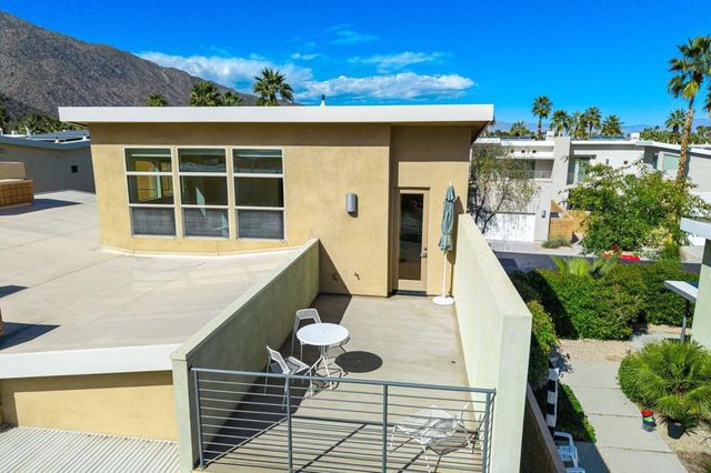 941 Oceo Circle S, Palm Springs, CA 92264