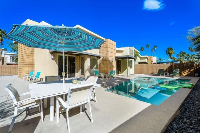 941 Oceo Circle S, Palm Springs, CA 92264