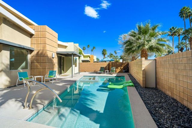 941 Oceo Circle S, Palm Springs, CA 92264