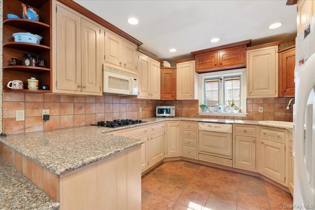 2187 Loines Avenue, Merrick, NY 11566
