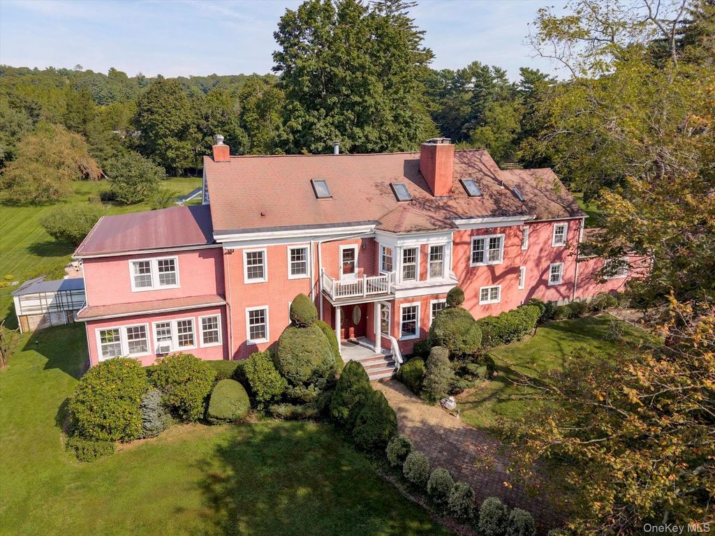 47 Red Ground Road, Old Westbury, NY 11568