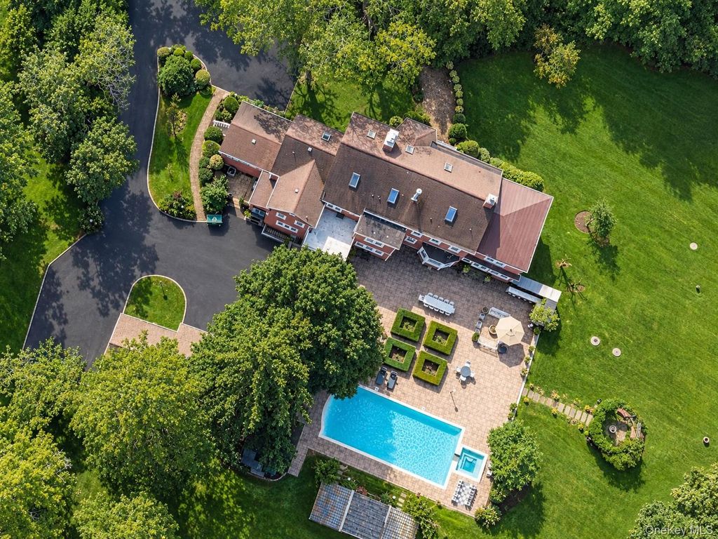 47 Red Ground Road, Old Westbury, NY 11568 — photo 2