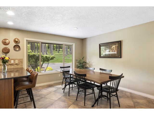 17907 S EDGEWOOD Ln, Oregon City, OR 97045