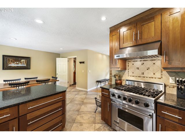 17907 S EDGEWOOD Ln, Oregon City, OR 97045