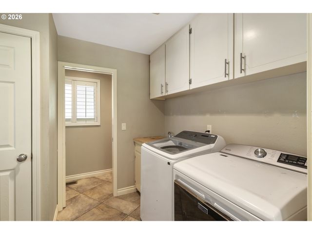 17907 S EDGEWOOD Ln, Oregon City, OR 97045