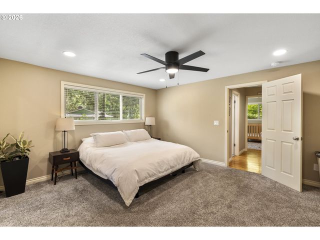 17907 S EDGEWOOD Ln, Oregon City, OR 97045