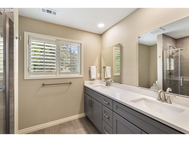 17907 S EDGEWOOD Ln, Oregon City, OR 97045