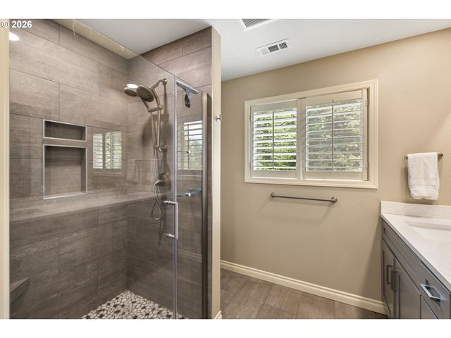 17907 S EDGEWOOD Ln, Oregon City, OR 97045