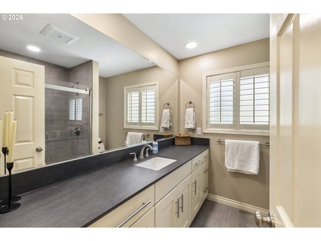 17907 S EDGEWOOD Ln, Oregon City, OR 97045