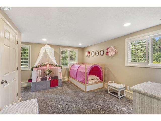 17907 S EDGEWOOD Ln, Oregon City, OR 97045