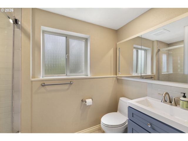 17907 S EDGEWOOD Ln, Oregon City, OR 97045