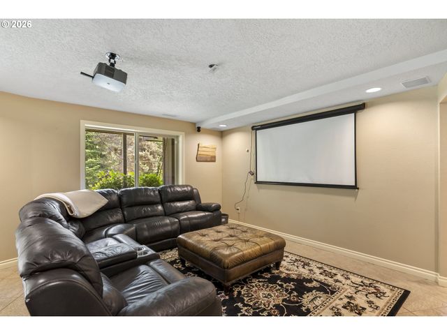 17907 S EDGEWOOD Ln, Oregon City, OR 97045