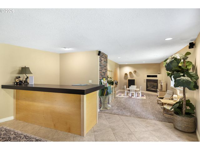 17907 S EDGEWOOD Ln, Oregon City, OR 97045