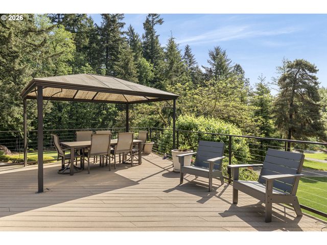 17907 S EDGEWOOD Ln, Oregon City, OR 97045