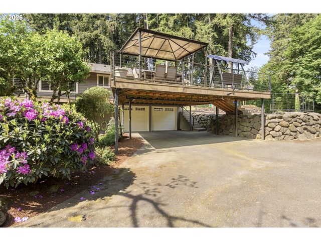 17907 S EDGEWOOD Ln, Oregon City, OR 97045
