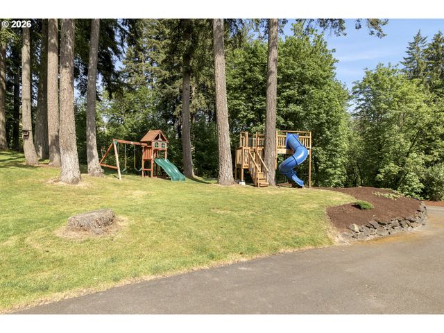 17907 S EDGEWOOD Ln, Oregon City, OR 97045
