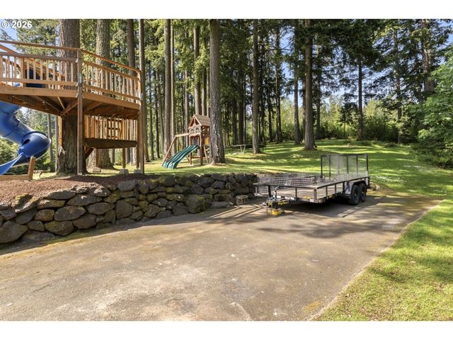 17907 S EDGEWOOD Ln, Oregon City, OR 97045