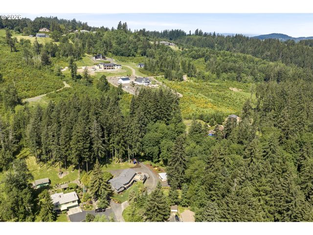 17907 S EDGEWOOD Ln, Oregon City, OR 97045