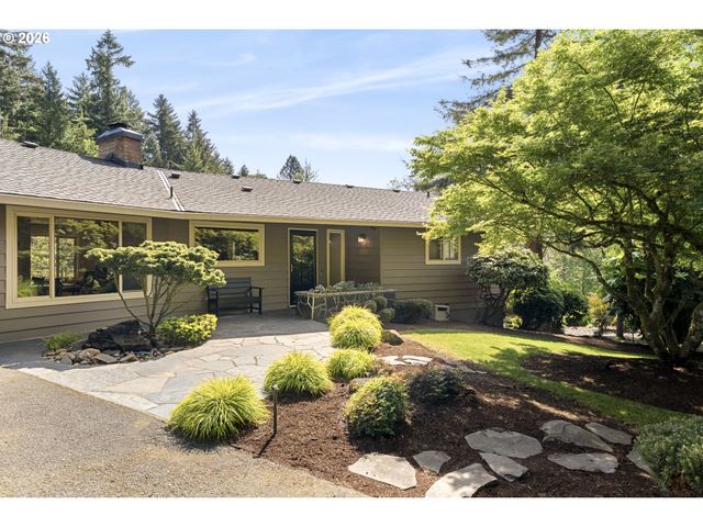 17907 S EDGEWOOD Ln, Oregon City, OR 97045