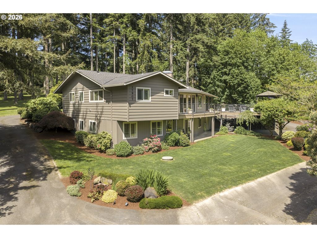17907 S EDGEWOOD Ln, Oregon City, OR 97045