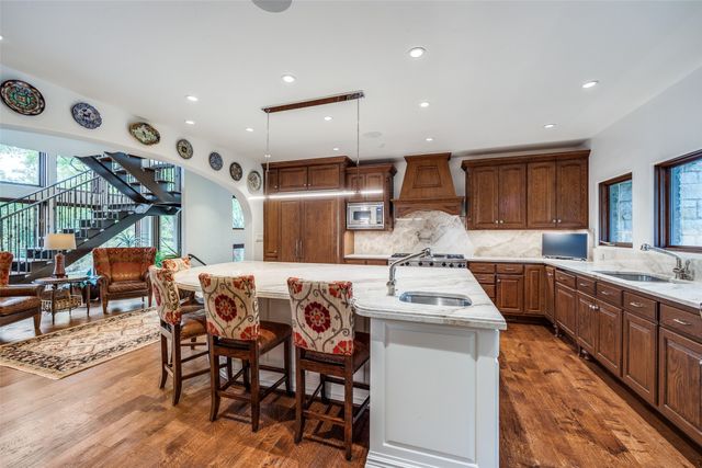 6812 Midcrest Drive, Dallas, TX 75254