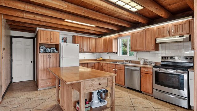 10203 E Chinook Ln, Chattaroy, WA 99003
