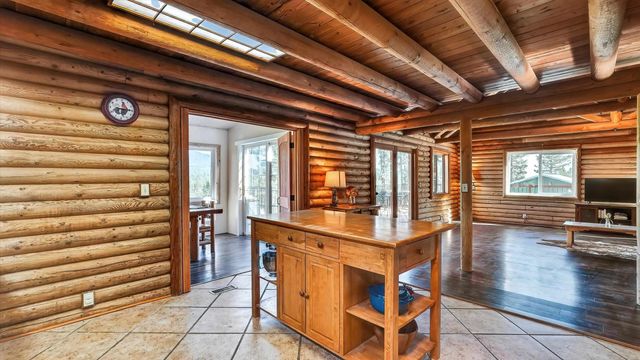 10203 E Chinook Ln, Chattaroy, WA 99003