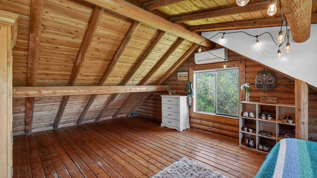 10203 E Chinook Ln, Chattaroy, WA 99003