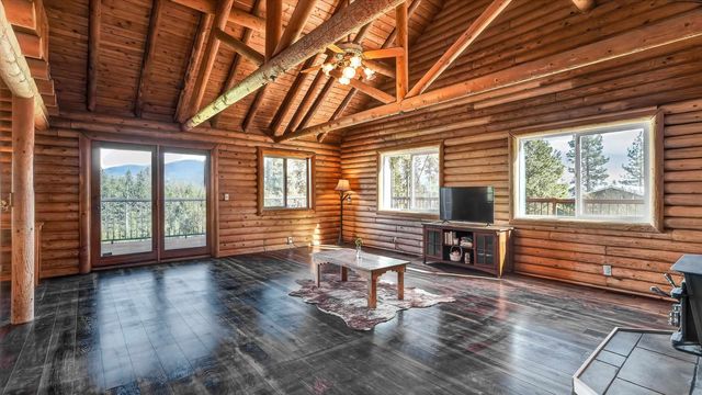 10203 E Chinook Ln, Chattaroy, WA 99003