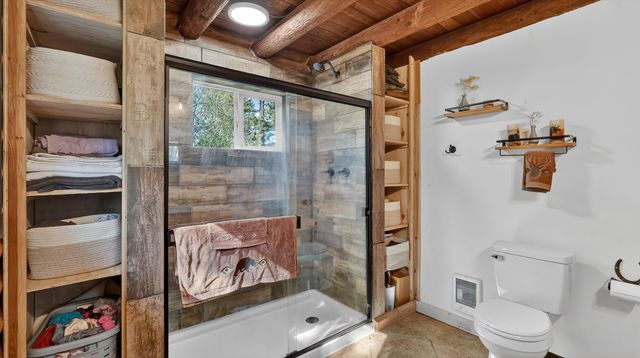 10203 E Chinook Ln, Chattaroy, WA 99003