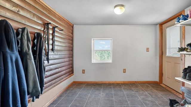 10203 E Chinook Ln, Chattaroy, WA 99003