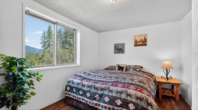 10203 E Chinook Ln, Chattaroy, WA 99003