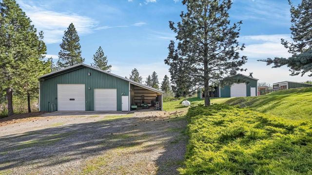 10203 E Chinook Ln, Chattaroy, WA 99003