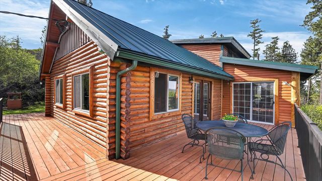 10203 E Chinook Ln, Chattaroy, WA 99003