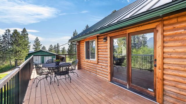 10203 E Chinook Ln, Chattaroy, WA 99003