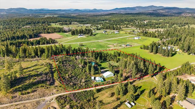10203 E Chinook Ln, Chattaroy, WA 99003